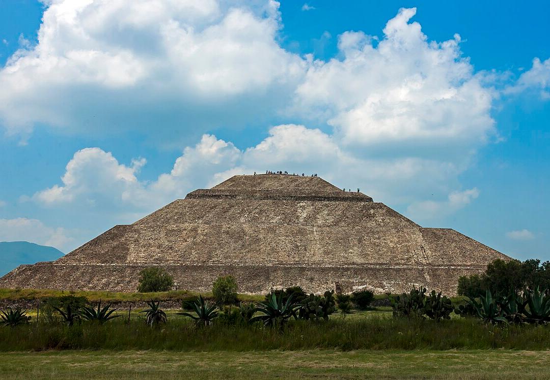 Pyramid of the Sun Teotihuacan · 멕시코시티 2박 3일 로컬조인 투어