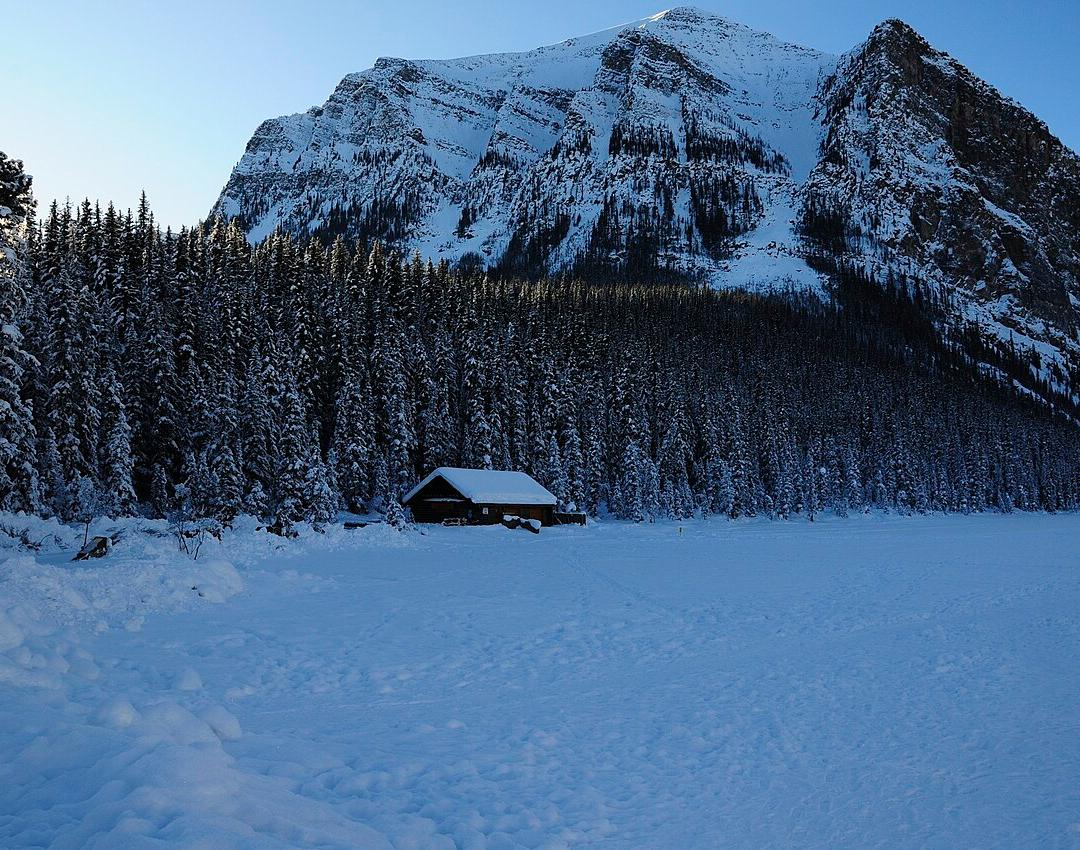 Lake Louise winter · 2026-27 동계 캐나다 오로라 3박 + 로키 3박 허니문 6박 7일
